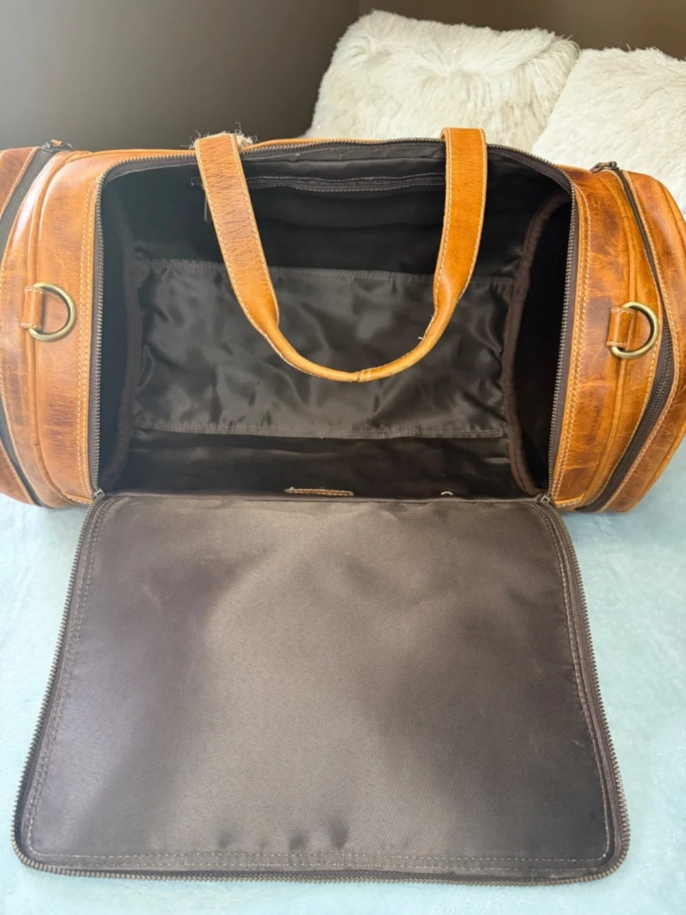 Aaron Leather Goods travel style